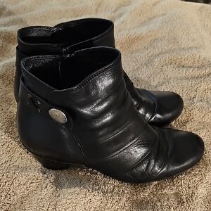 TAOS Black Ankle Boots, Sz 39
